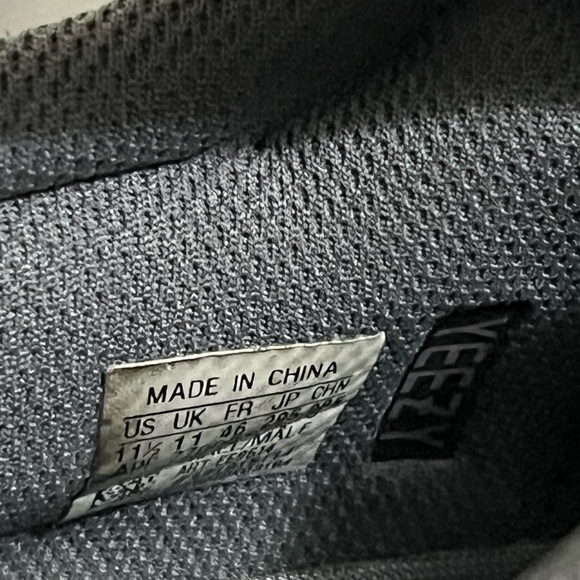 Adidas Yeezy Boost 700 Inchwave Runner Men\'s Sneakers Size 11.5